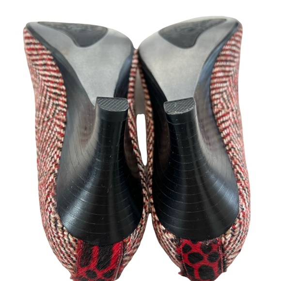 Naughty Monkey Red Nip Tuck Wedge Pump Size 6 - Picture 10 of 14